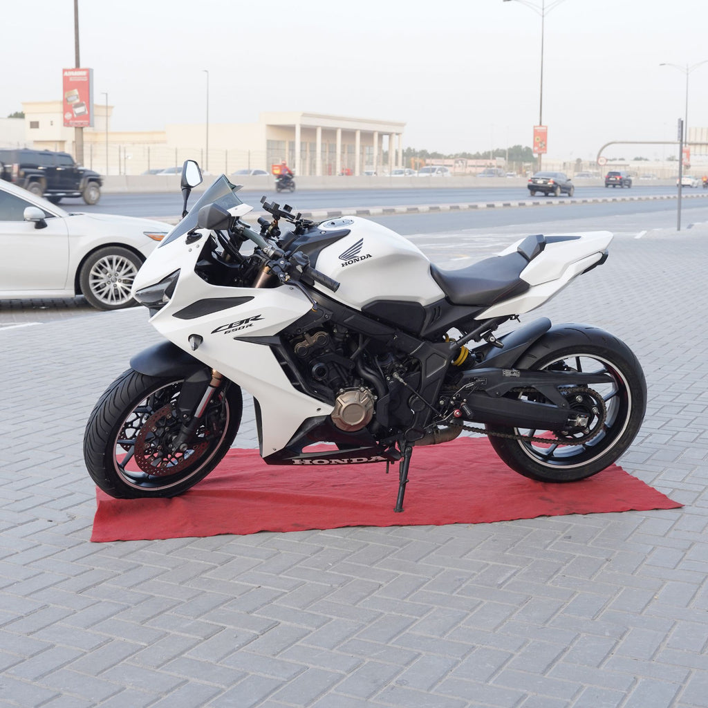 هوندا CBR 650R موديل 2021 للبيع - اتصل الآن على +971555598040